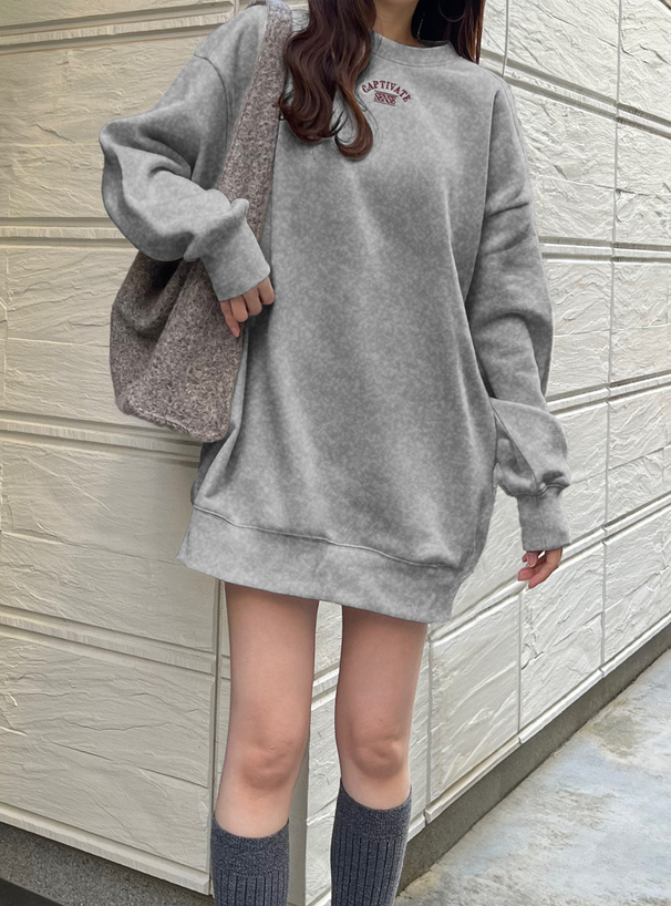 ロゴ刺繍オーバーサイズスウェットトップス