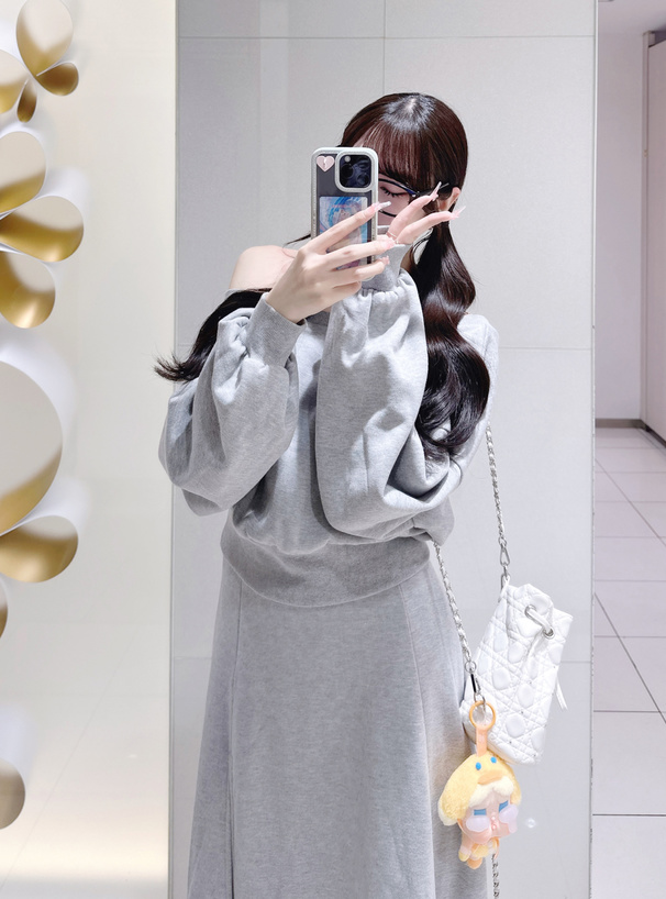 オフショルダースウェット×インパン付きスリットフレアスカートセットアップ