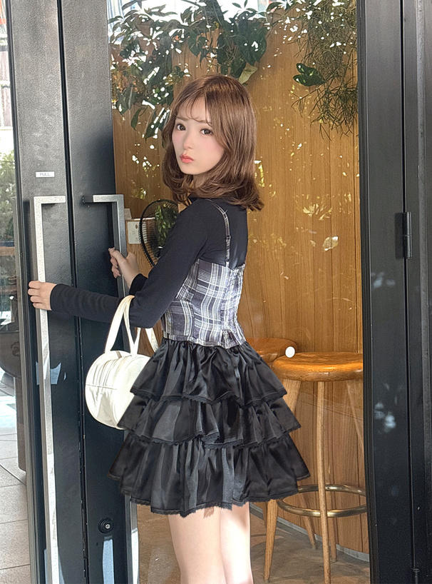 リブニットトップス×チェック柄ティアードキャミワンピース