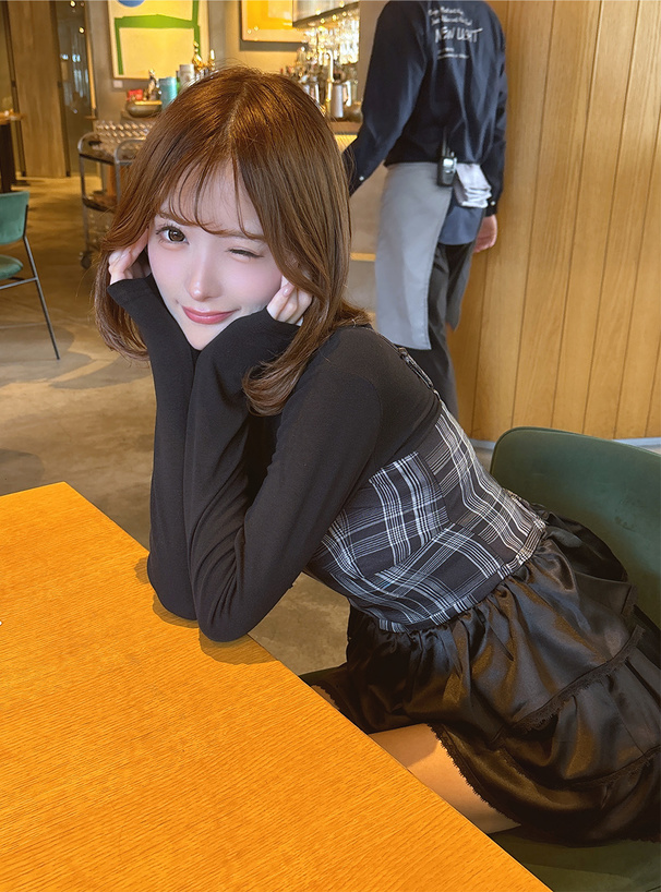 リブニットトップス×チェック柄ティアードキャミワンピースセットアップ