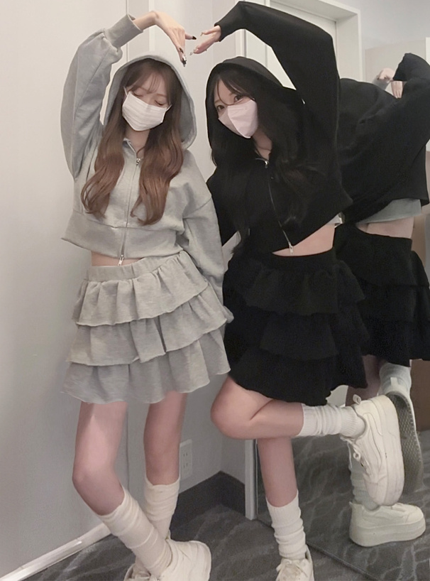 ジップパーカーxフリルミニスカートスウェットセットアップ