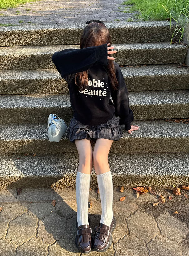 パールラインストーンロゴニットトップス