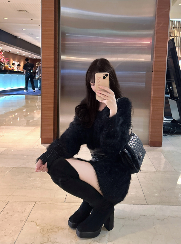 タイ付きラメシャギーニットワンピース