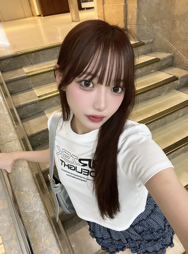 ロゴプリントショート丈Tシャツ