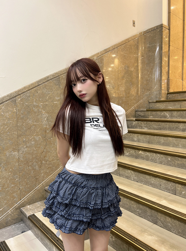 ロゴプリントショート丈Tシャツ