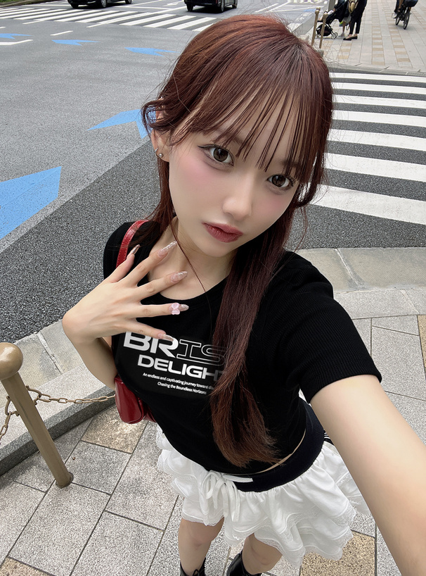 ロゴプリントショート丈Tシャツ