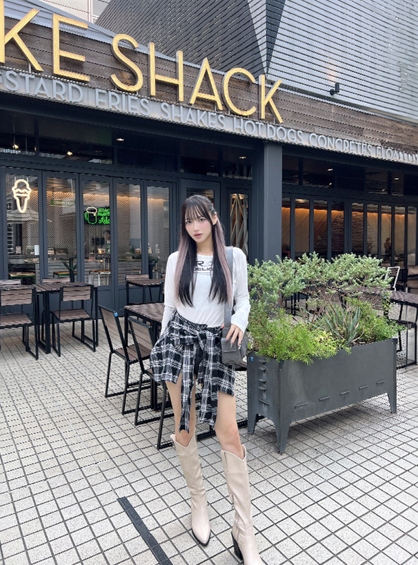 ロゴプリントショート丈Tシャツ