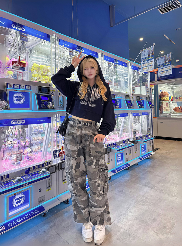 ロゴ刺繍スウェットパーカー