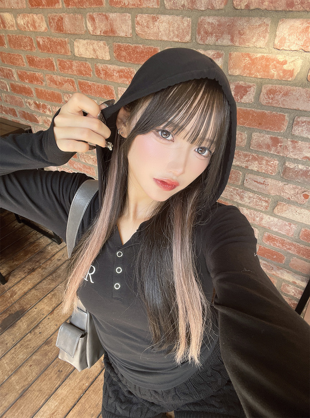 ロゴ刺繍フーディトップス