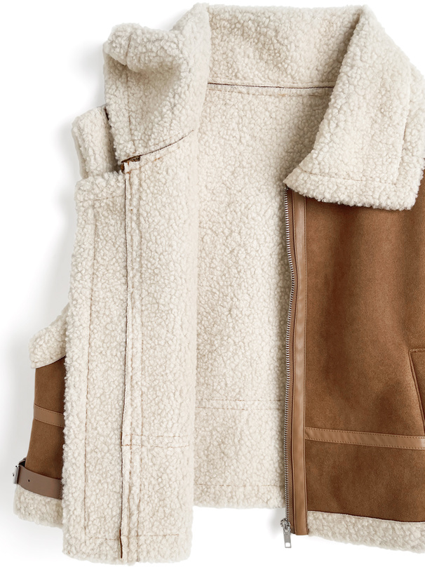 ムートンジップベスト