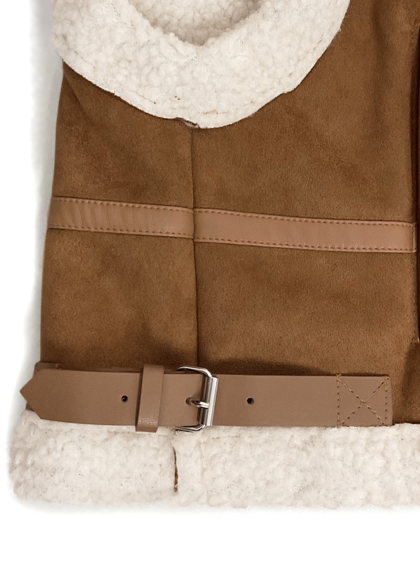 ムートンジップベスト