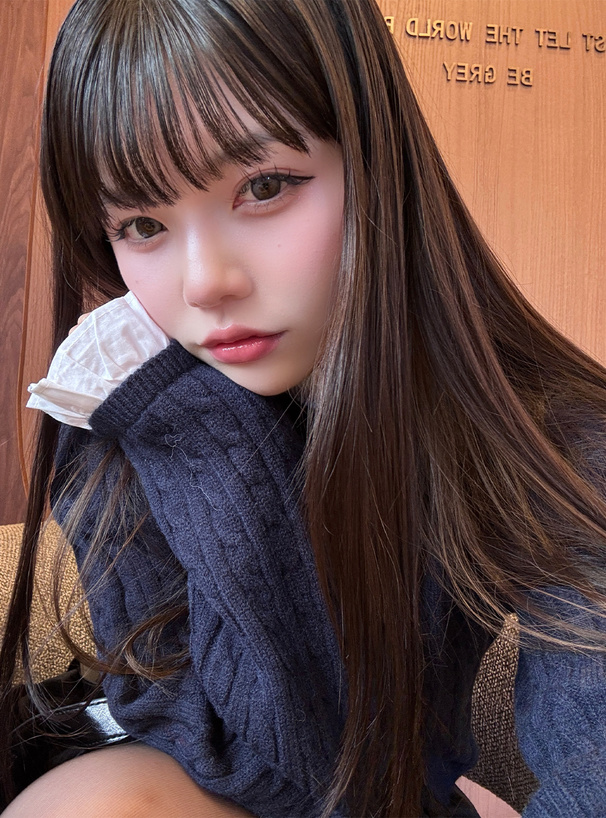 ILLIT アイリット BEB フリルレイヤード風ニットトップス