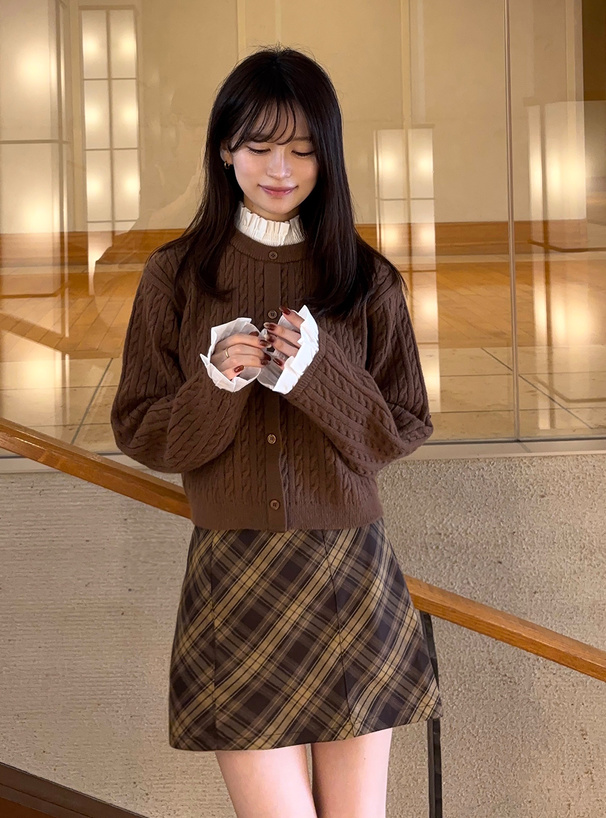 ILLIT アイリット BEB フリルレイヤード風ニットトップス