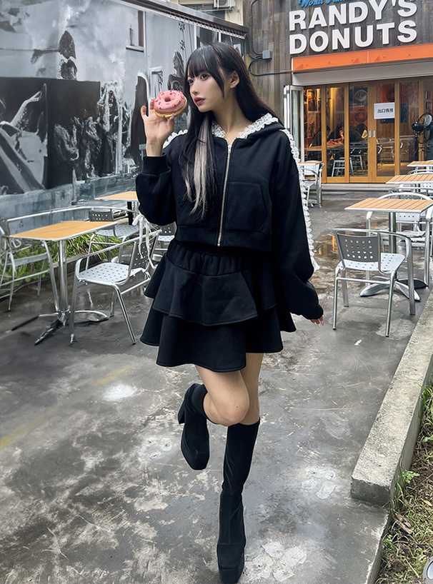 サイドラインフリルパーカー×ティアードミニスカートスウェット