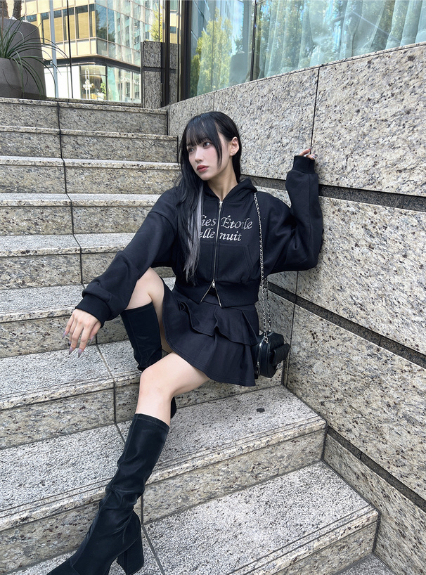 ラインストーンダブルジップパーカー×ティアードミニスカート