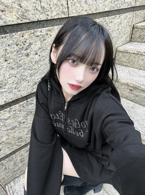 ラインストーンダブルジップパーカー×ティアードミニスカート