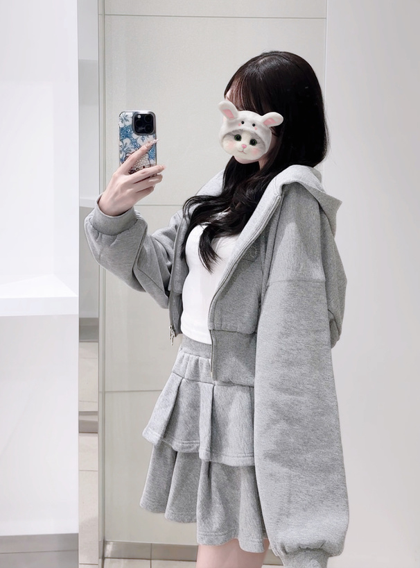 ラインストーンダブルジップパーカー×ティアードミニスカート