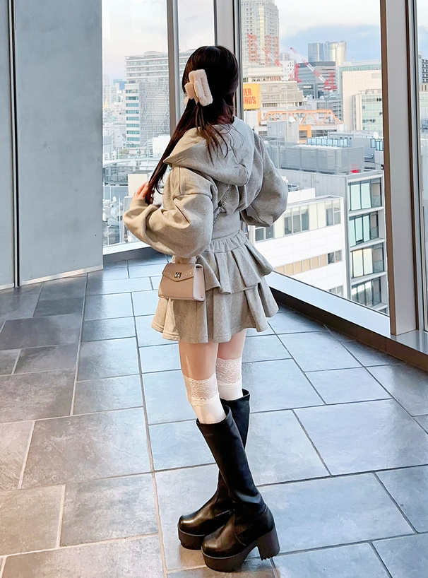 ダブルジップパーカー×ティアードミニスカートスウェットセットアップ