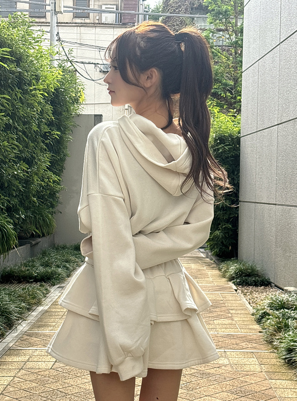 ダブルジップパーカー×ティアードミニスカートスウェットセットアップ