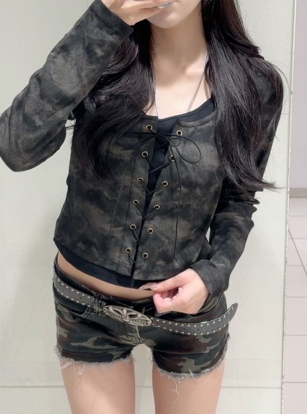 レイヤード風レースアップリブトップス