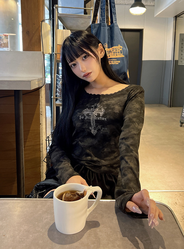 クロスロゴプリントギャザーリブトップス