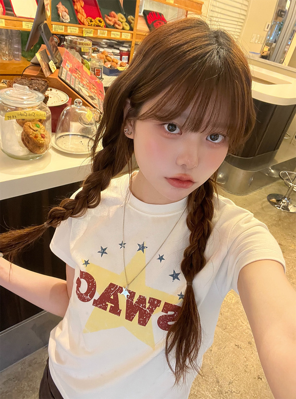 ILLIT アイリット BEB ロゴプリントTシャツ