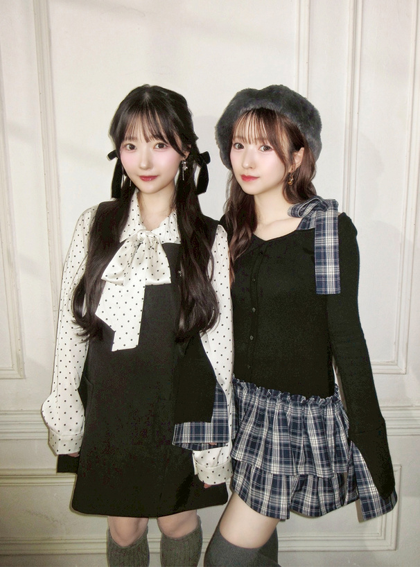 チェック柄ドッキングワンショルダーリボンフリルニットワンピース