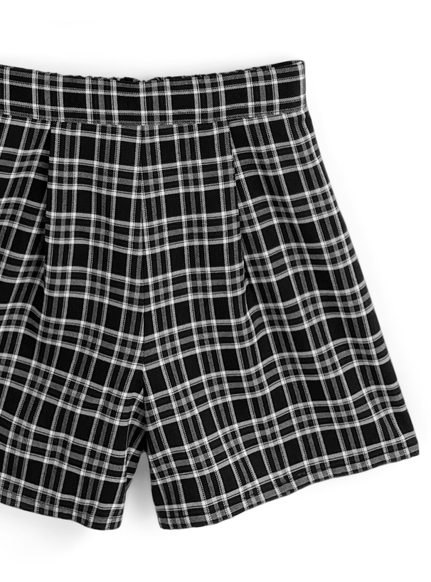 チェック柄レイヤード風ペプラムトップス×ショートパンツセットアップ