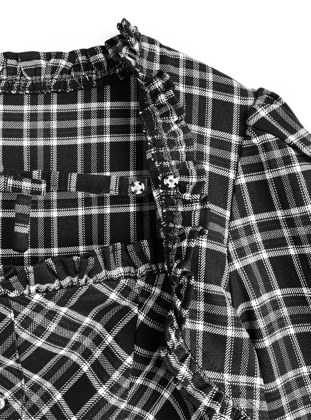 チェック柄レイヤード風ペプラムトップス×ショートパンツセットアップ