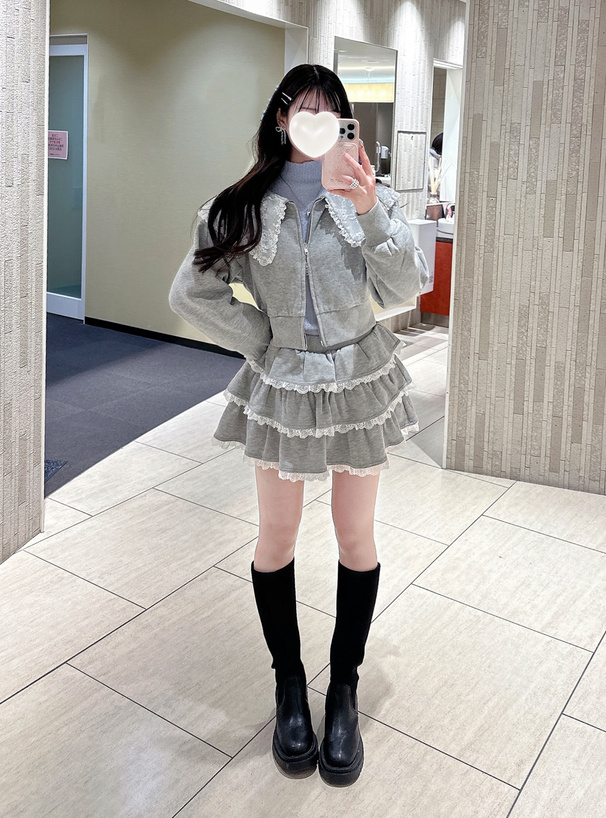 セーラーレースパーカー×ティアードフリルミニスカートスウェット