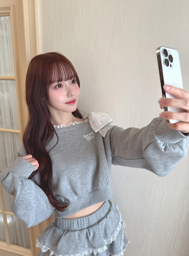 リボン付きワンショルダーレーストップス×ティアードフリルミニスカートスウェットセットアップ