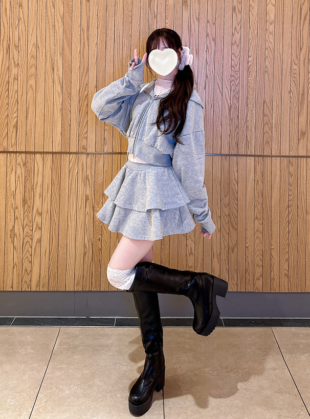 ラインストーンパーカー×ティアードフリルミニスカートスウェットセットアップ