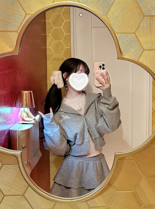 ラインストーンパーカー×ティアードフリルミニスカートスウェットセットアップ