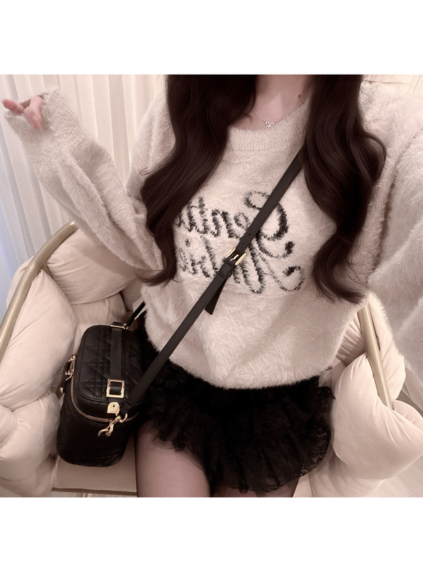 ロゴシャギーニットトップス