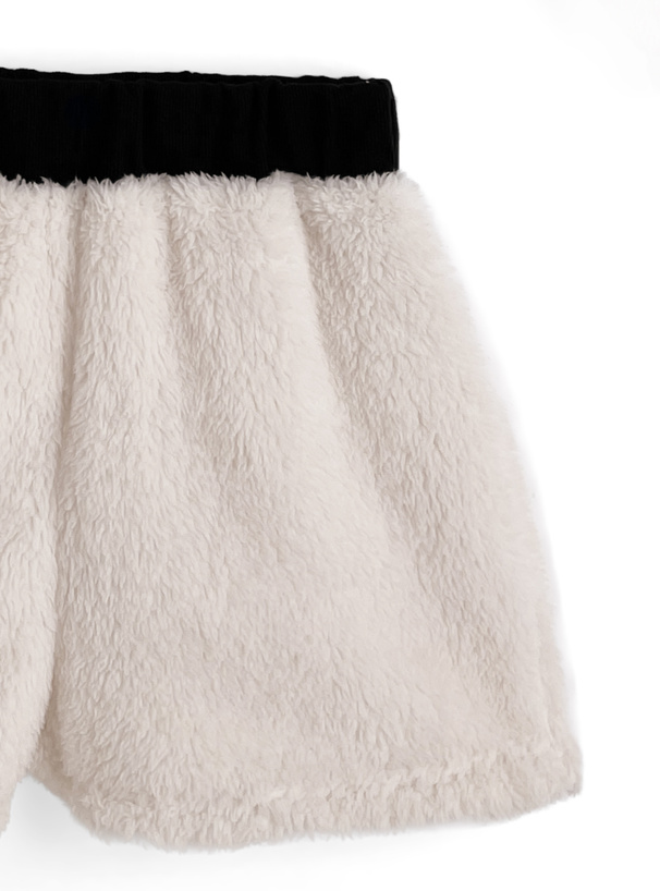 配色ロゴトップス×ショートパンツボアセットアップ