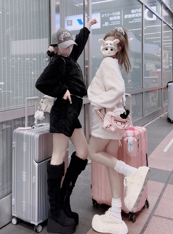 配色ロゴトップス×ショートパンツボアセットアップ