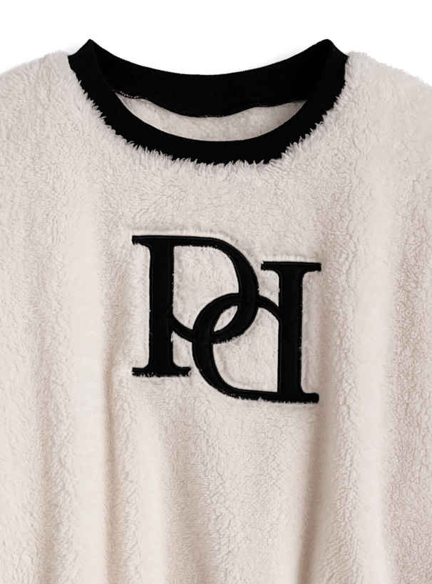 配色ロゴトップス×ショートパンツボアセットアップ