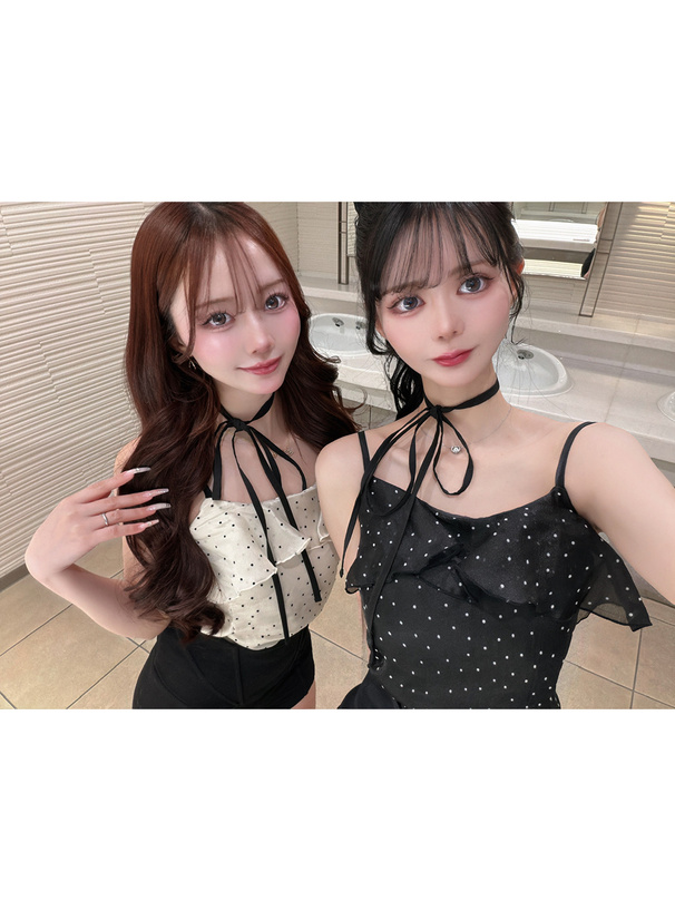 三上悠亜 タイ付きドット柄フリルキャミソール