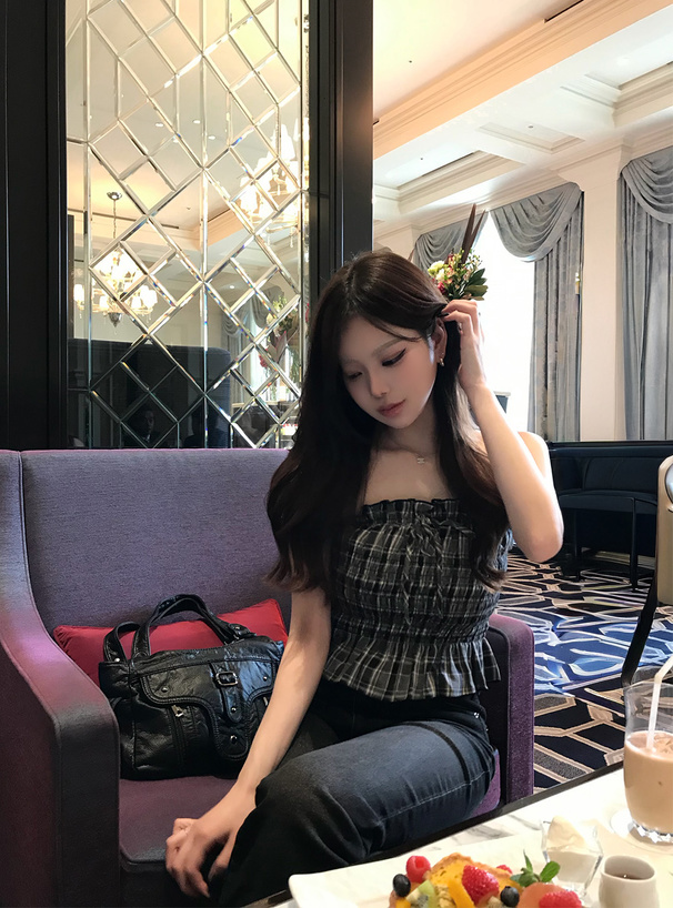 ILLIT アイリット BEB チェック柄リボンフリルベアトップ