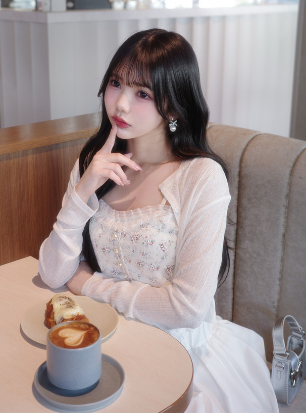 カップ付き花柄レースパールボタンキャミソールトップス