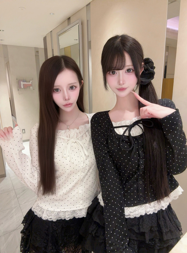 ドット柄レースレイヤード風リボントップス