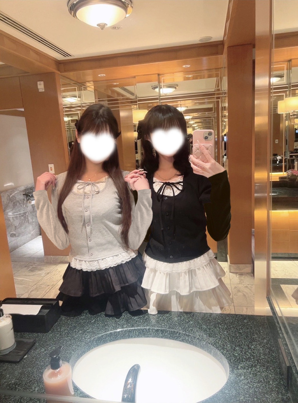 レースレイヤード風リボントップス