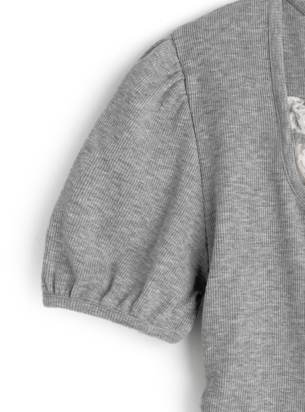 レースレイヤード風リボントップス