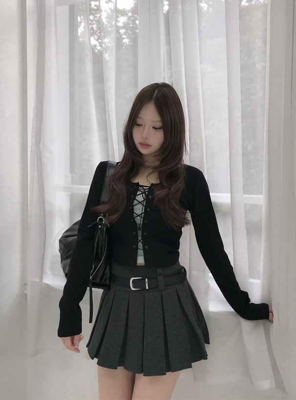 レイヤード風レースアップトップス