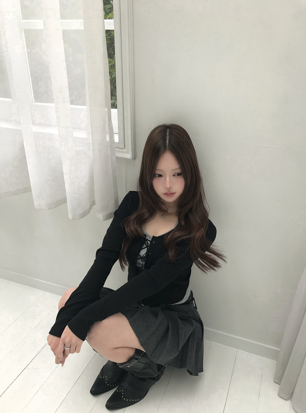 レイヤード風レースアップトップス