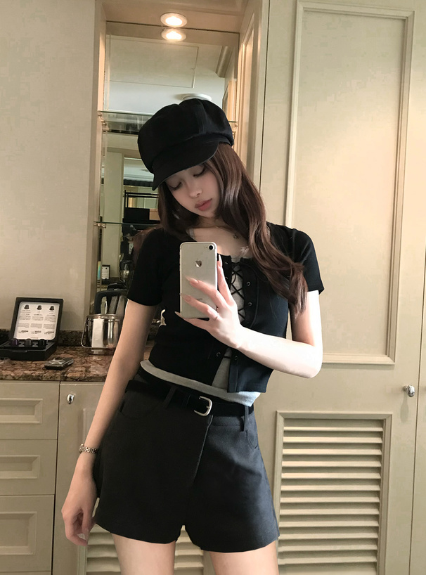 レイヤード風レースアップトップス