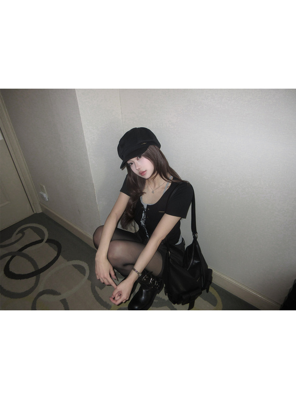 レイヤード風レースアップトップス