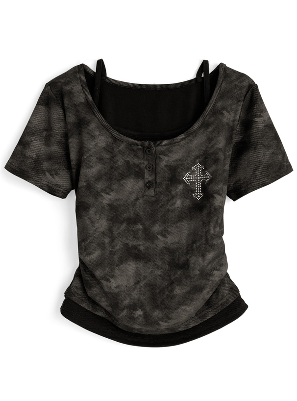 レイヤード風ヘンリーネックラインストーンロゴリブトップス