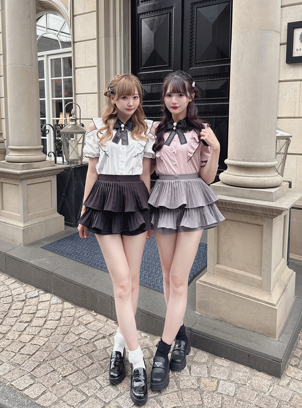 リボン付きショルダーオープンフリルブラウス