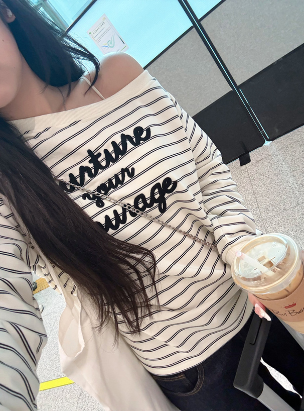 ボーダー柄コードロゴ刺繍ワンショルダースウェットトップス